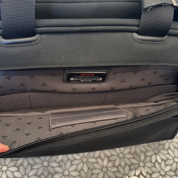 Unisex Tumi Alpha Ballistic Nylon 18" Boarding Tote in Black, OS- NWOT! - Picture 7 of 12